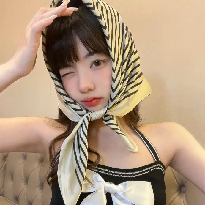被炉、蜜桔和小猫